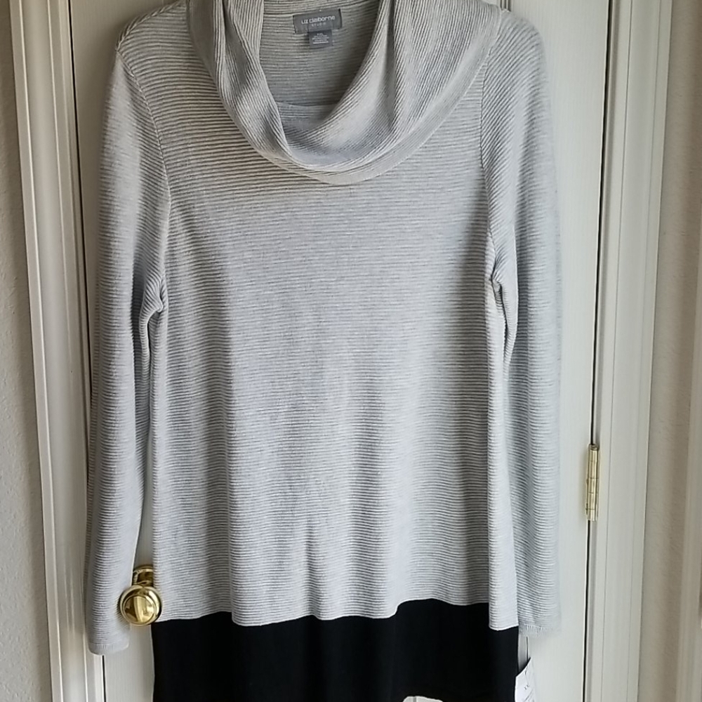 NWT LIZ CLAIBORNE STUDIO GRAY/BLACK SWEATER
